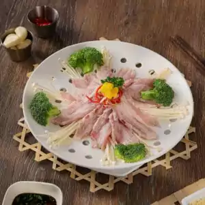 Nọng Heo Giòn Hấp Gừng