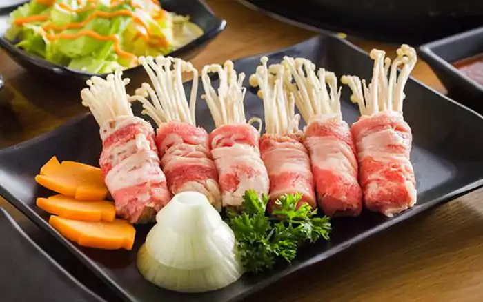 ba chỉ bò cuộn nấm kim châm